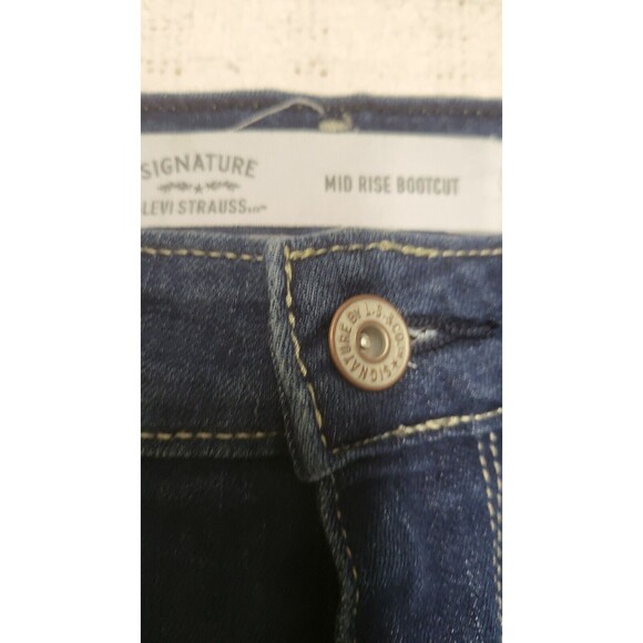 Levis Strauss Signature Jeans Women 10 Short Mid Rise Bootcut Blue Denim - Picture 5 of 9